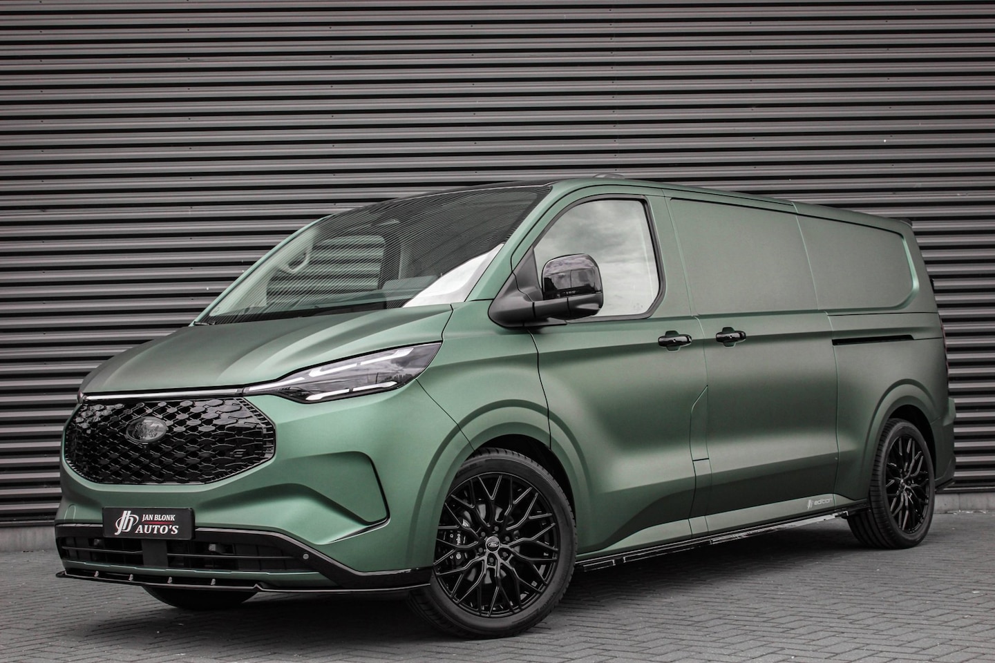 Ford E-Transit Cust. - 340 L2H1 Limited 71 kWh 218PK / JB- EDITON / CAMERA / 350KM RANGE / APPLE CARPLAY /DRIVERS - AutoWereld.nl