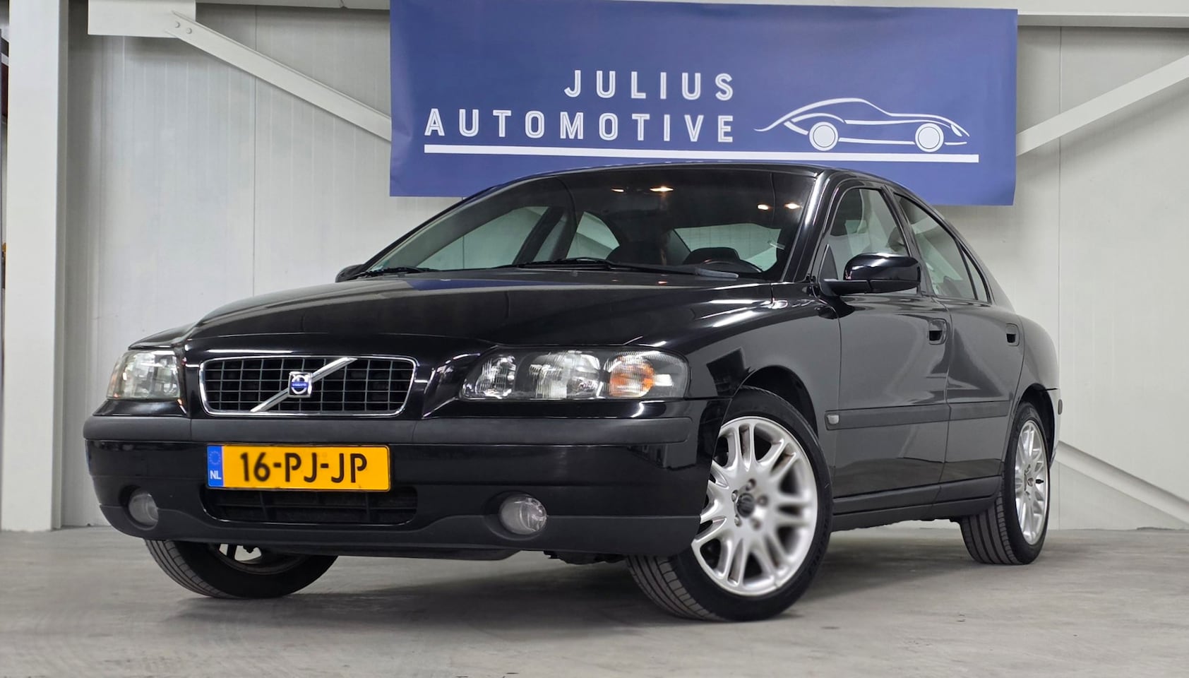 Volvo S60 - 2.4 Edition Dealer Onderhouden Trekhaak APK 03-2027 Garantie! - AutoWereld.nl