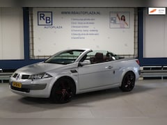 Renault Mégane coupé cabriolet - 2.0-16V Privilège Luxe AUTOMAAT/ CABRIOLET/ STOELVERWARMING