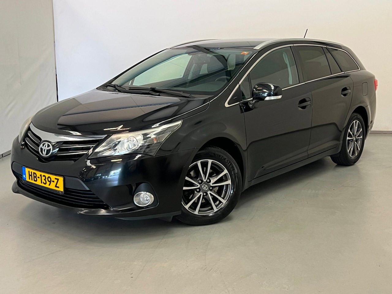 Toyota Avensis Wagon - 2.0 D-4D / Clima / Camera / Stoelverwarming - AutoWereld.nl