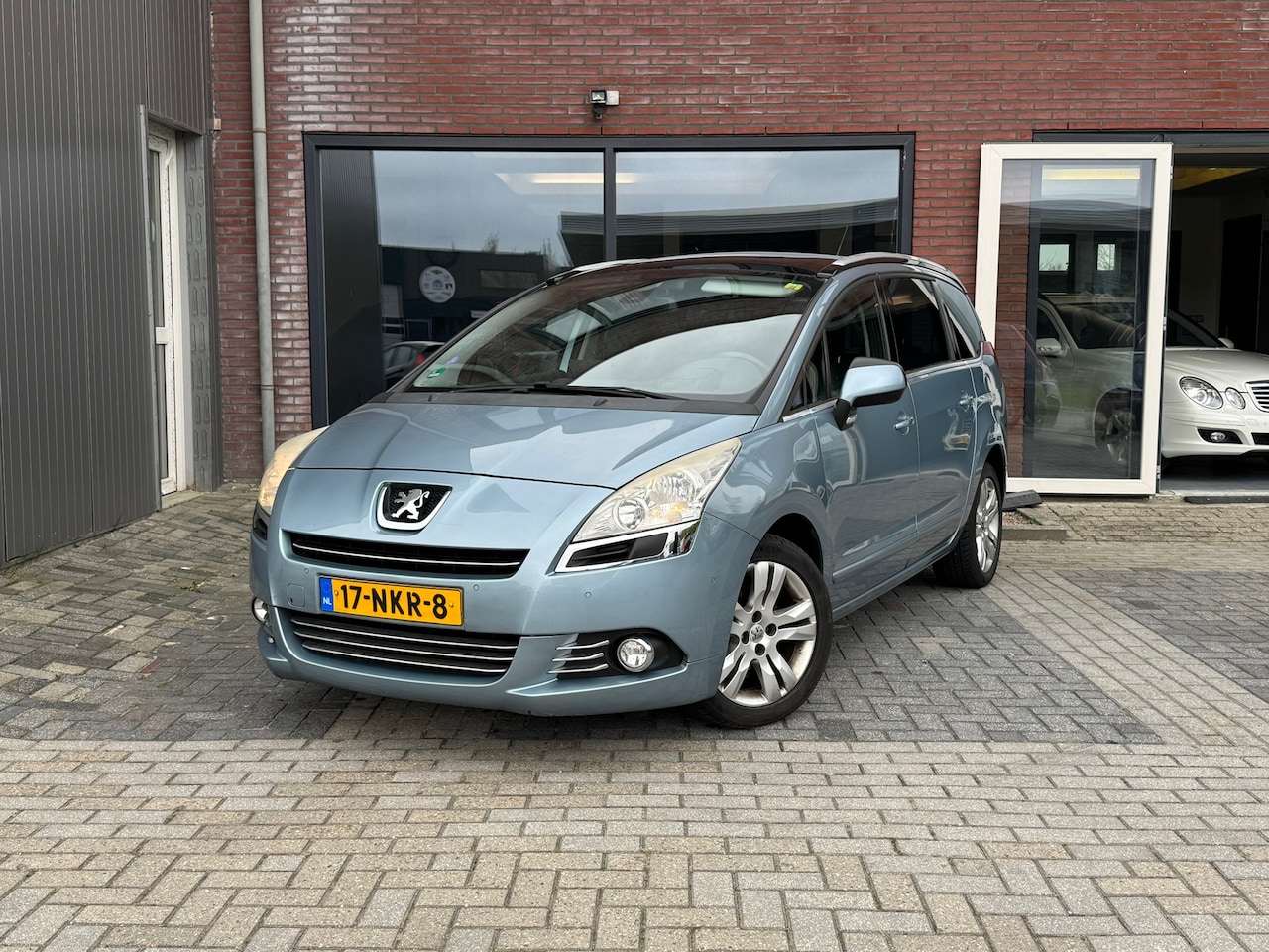 Peugeot 5008 - 1.6 THP Blue Lease Executive 7persoons | Pano | Trekhaak | Navi | Clima | Cruise | - AutoWereld.nl