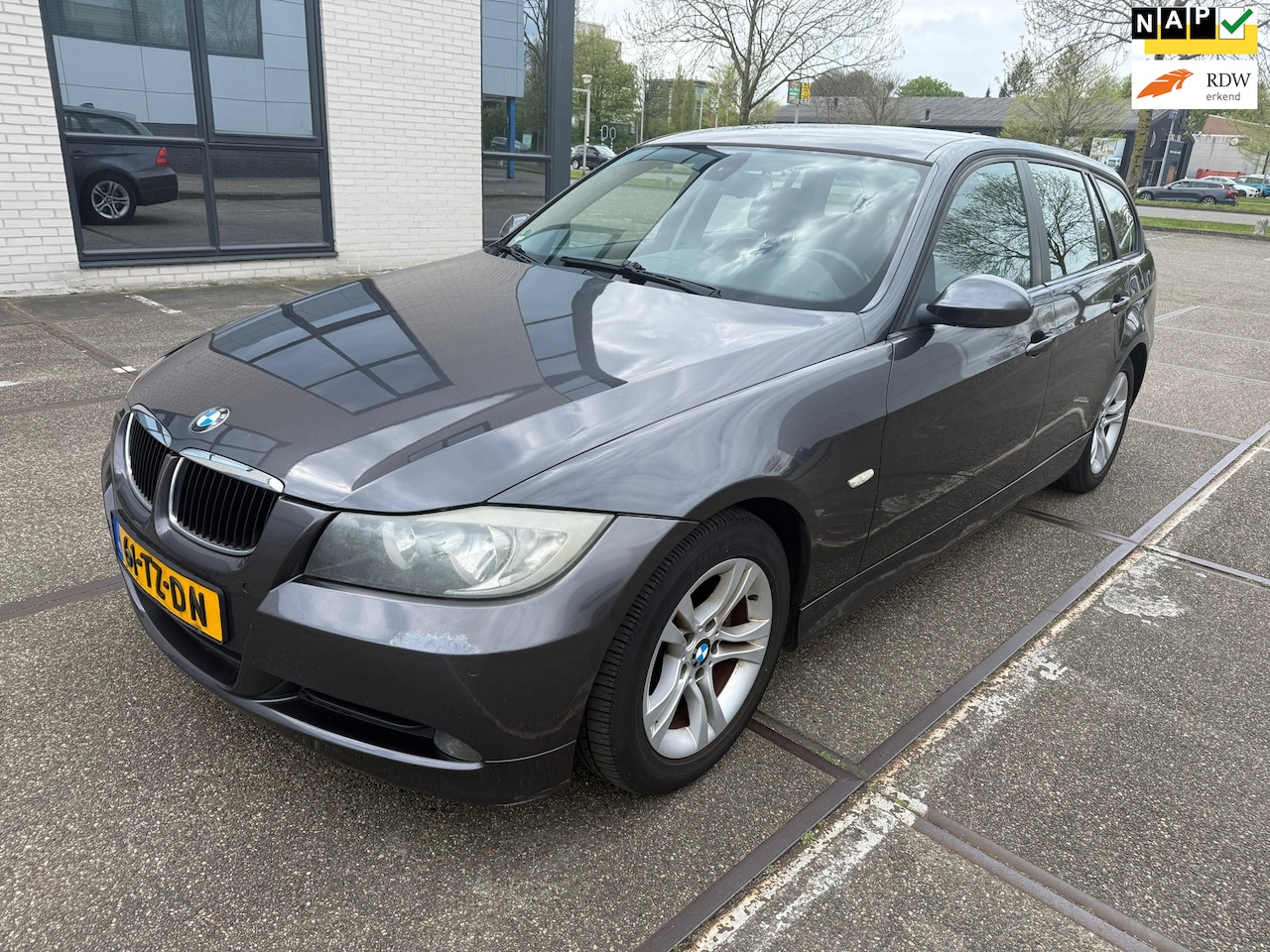BMW 3-serie Touring - 320i Business Line / APK / NAP / AIRCO / MOTOR 100% / BOEKJES / NIEUWE ACCU / ZEER NETTE A - AutoWereld.nl