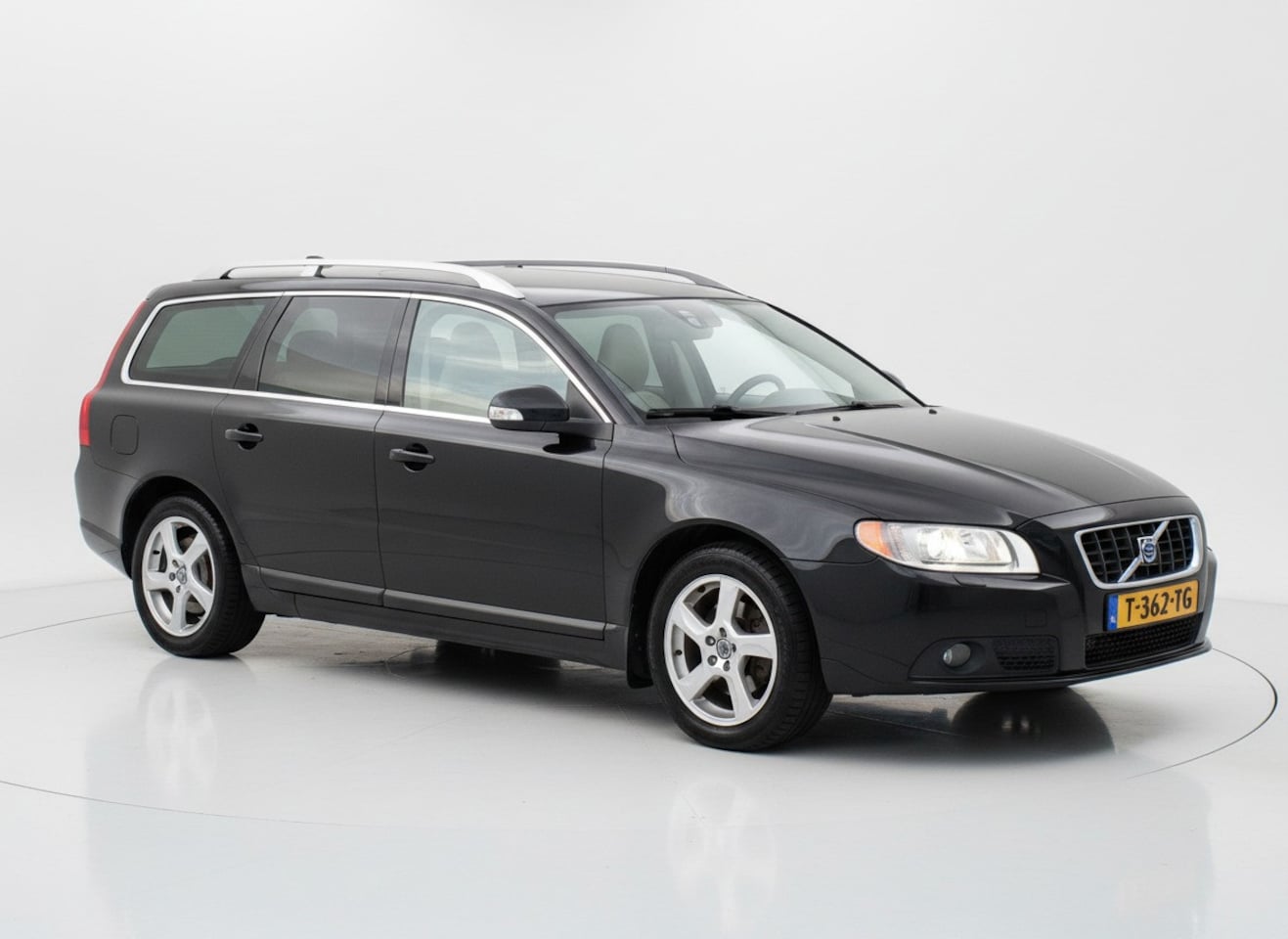 Volvo V70 - 2.0F|Nav|Xenon|Leder|Memory|PDC|Trekhaak|Stoelvrw. - AutoWereld.nl