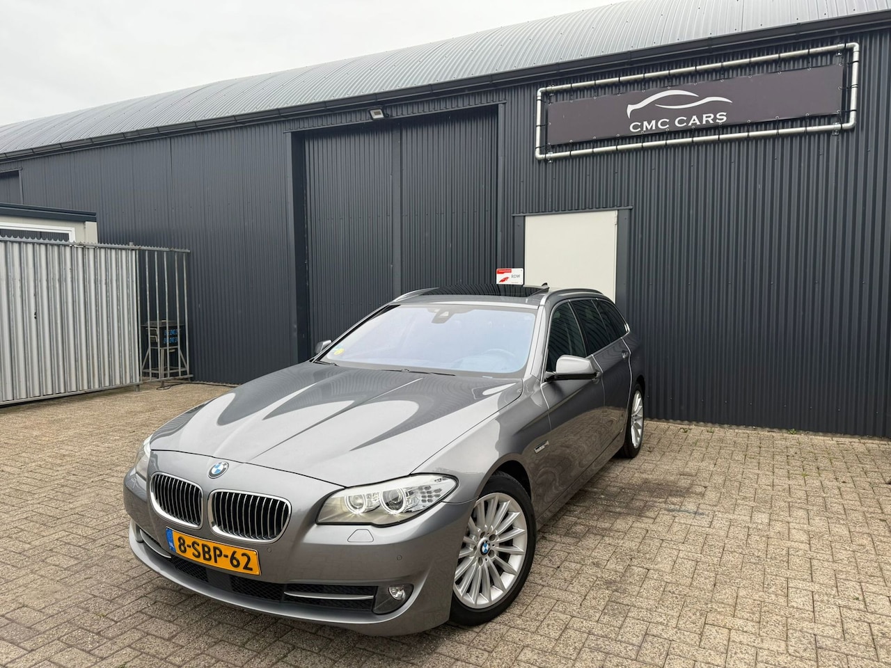 BMW 5-serie Touring - 530XD High Executive SOFTCLOSE//PANO//KEYLESSGO//HEADUP//DODEHOEKDETECTIE!! - AutoWereld.nl