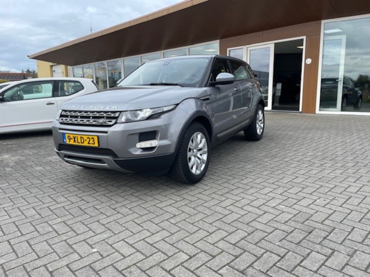 Land Rover Range Rover Evoque - 2.2 eD4 2WD Pure 2.2 eD4 2WD Pure - AutoWereld.nl