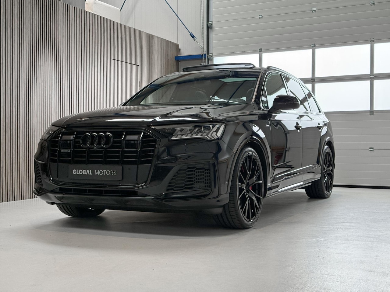 Audi Q7 - 60 TFSI e Quattro Competition - LUCHTVERING - PANORAMADAK - TREKHAAK - SFEERVERLICHTING - - AutoWereld.nl