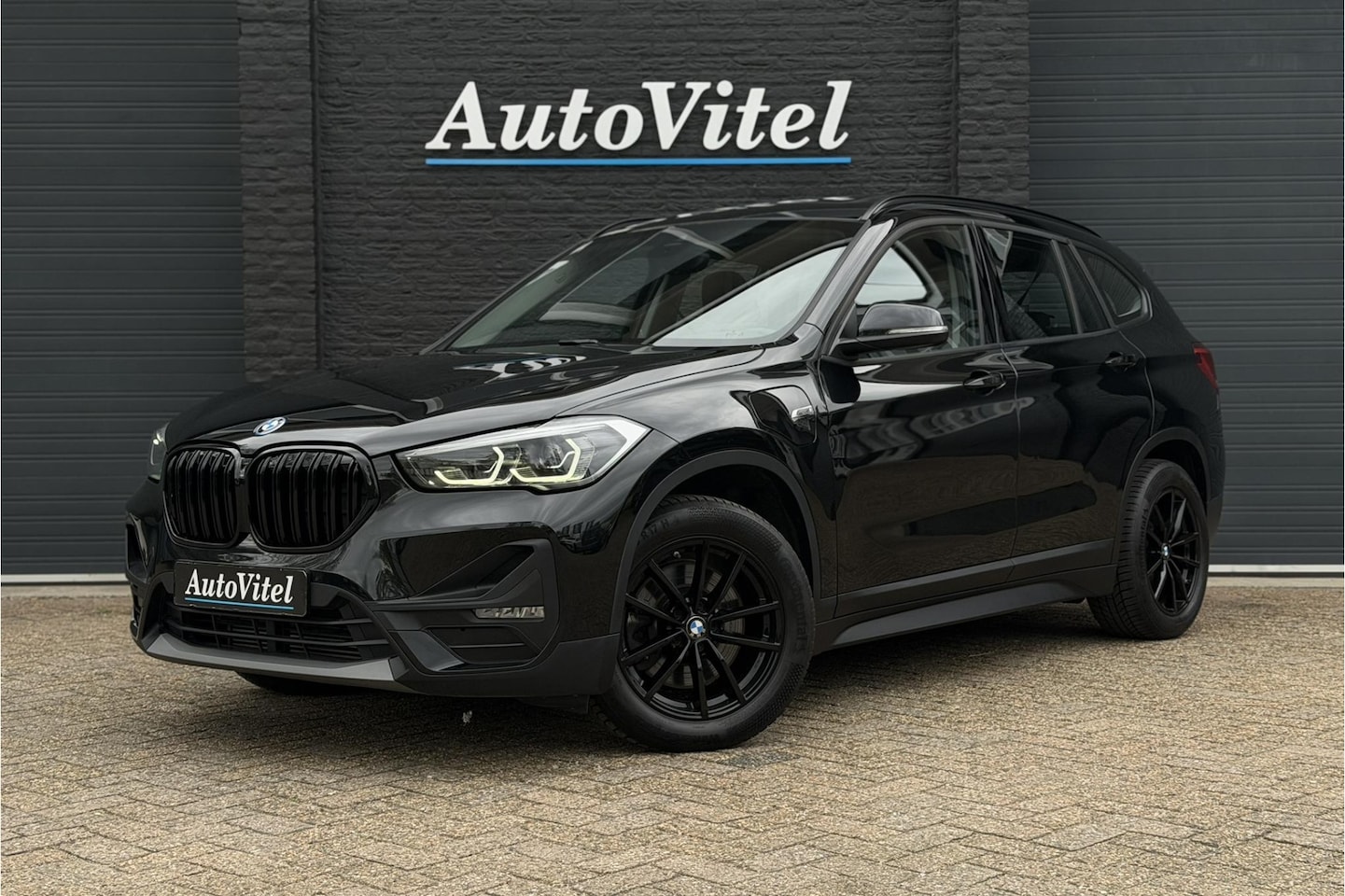 BMW X1 - xDrive25e | Panodak | Elektrische Klep | PDC A | LED | Apple Carplay | DAB | 20x op voorra - AutoWereld.nl