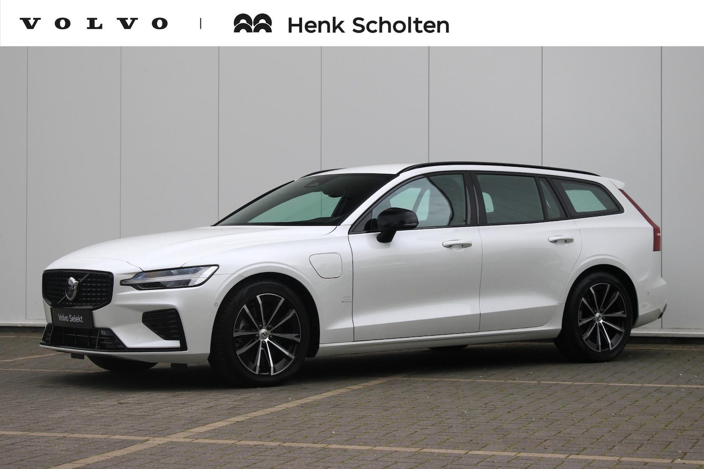Volvo V60 - 2.0 T6 Plug-in hybrid AWD Plus Dark | Trekhaak | 360 graden camera | Verwarmbare voorstoel - AutoWereld.nl