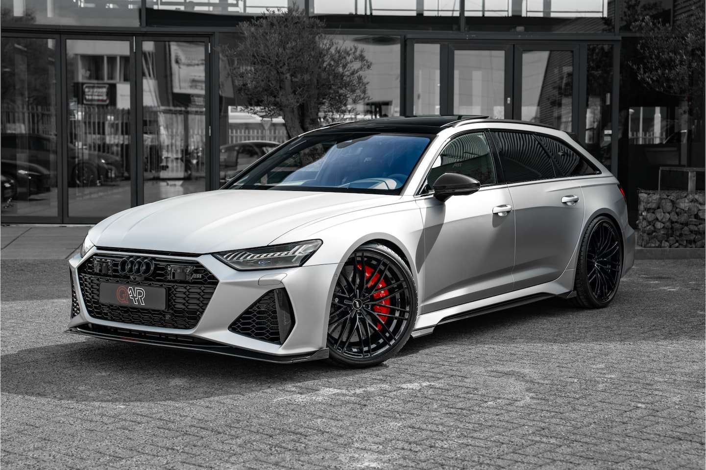 Audi RS6 - ABT RS6-S Avant 4.0 TFSI quattro 700pk | Audi Exclusive Floret Silver matte | Carbon optie - AutoWereld.nl