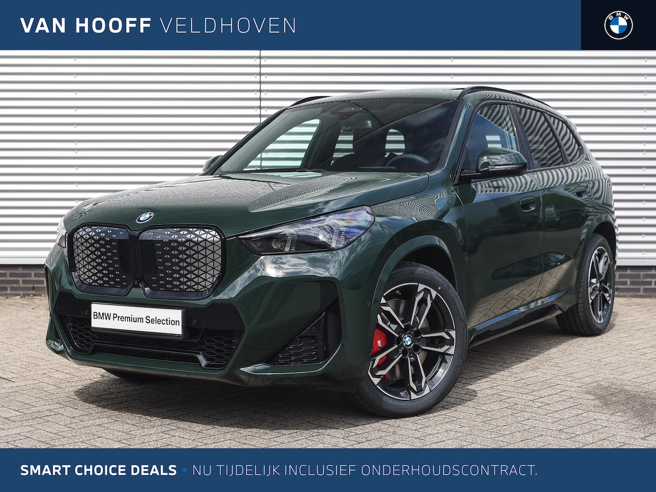 BMW iX1 - eDrive20 High Executive M Sport / Panoramadak / Sportstoelen / Trekhaak / M Adaptief onder - AutoWereld.nl