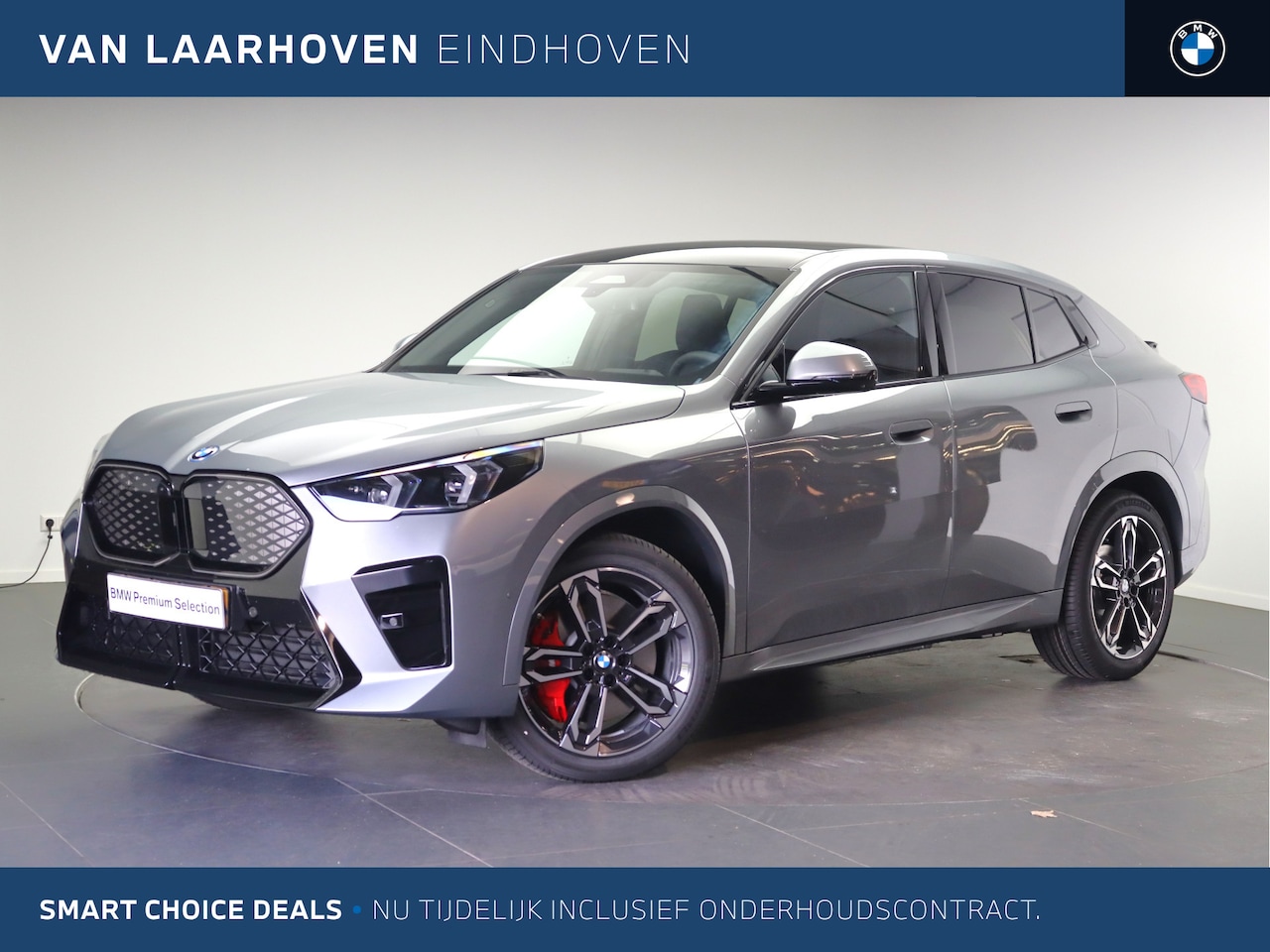 BMW iX2 - eDrive20 High Executive M Sport / Panoramadak / Trekhaak / Sportstoelen / M Adaptief onder - AutoWereld.nl