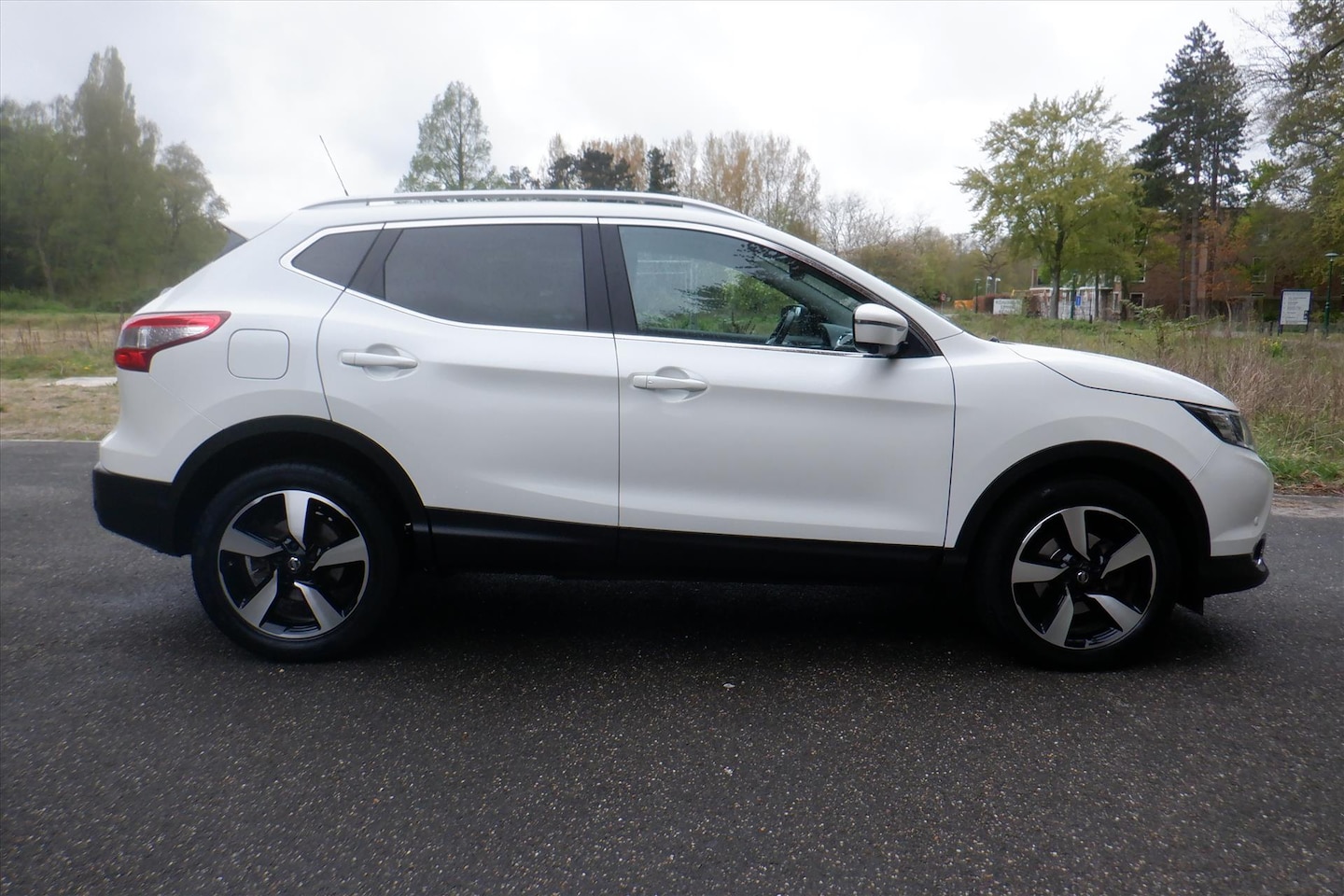 Nissan Qashqai - 1.2 DIG-T 115pk Xtronic N-Con.-PAN.DAK-360 GR. CAMERA-BOVAG - AutoWereld.nl