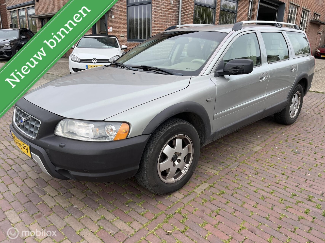 Volvo XC70 - 2.5 T Momentum - Cross Country - AutoWereld.nl