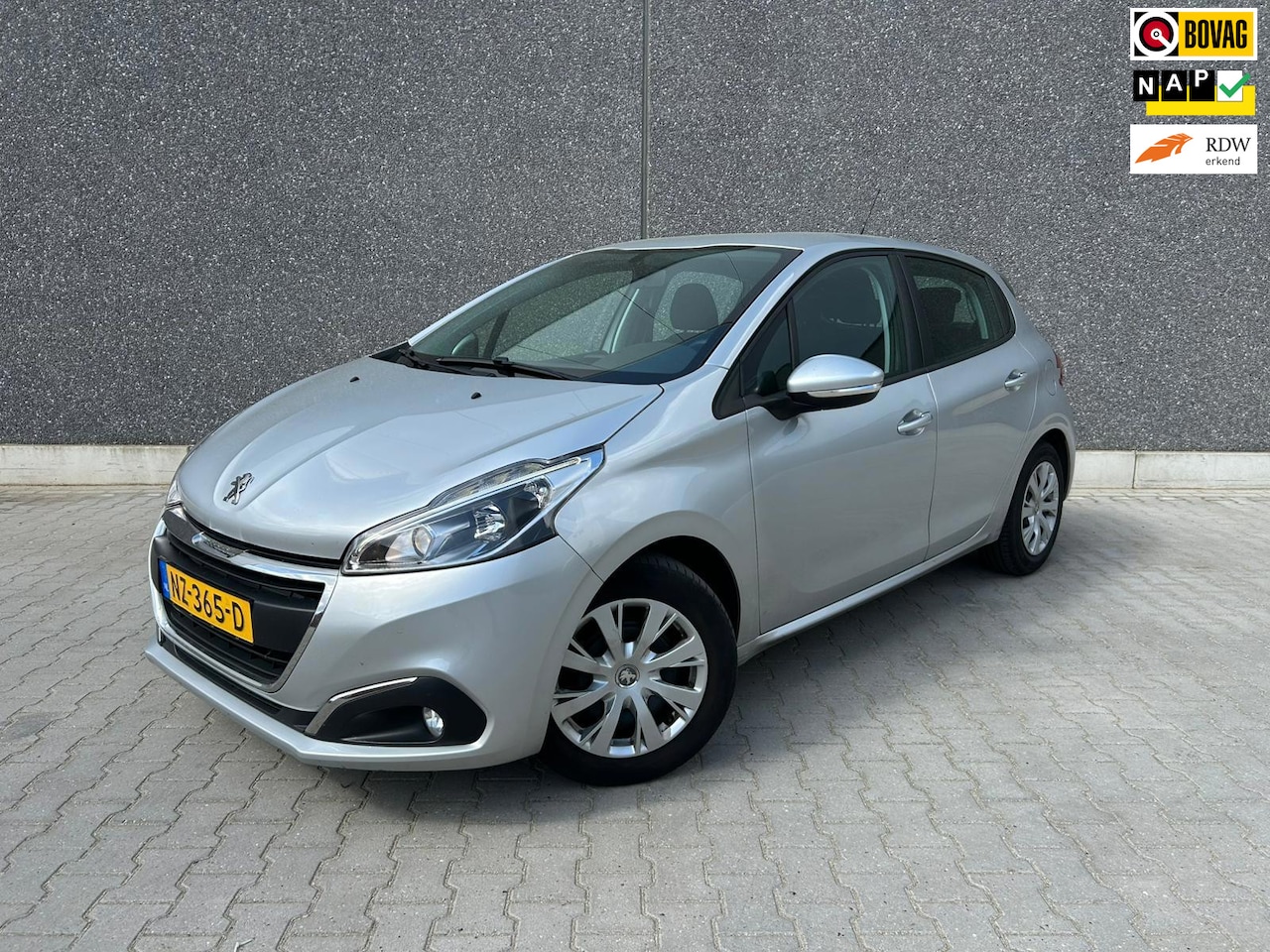 Peugeot 208 - 1.2 PureTech Blue Lion | CARPLAY | NAVI | CC | PDC | APK T/M 19-1-2027 | COMPLEET ONDERHOU - AutoWereld.nl