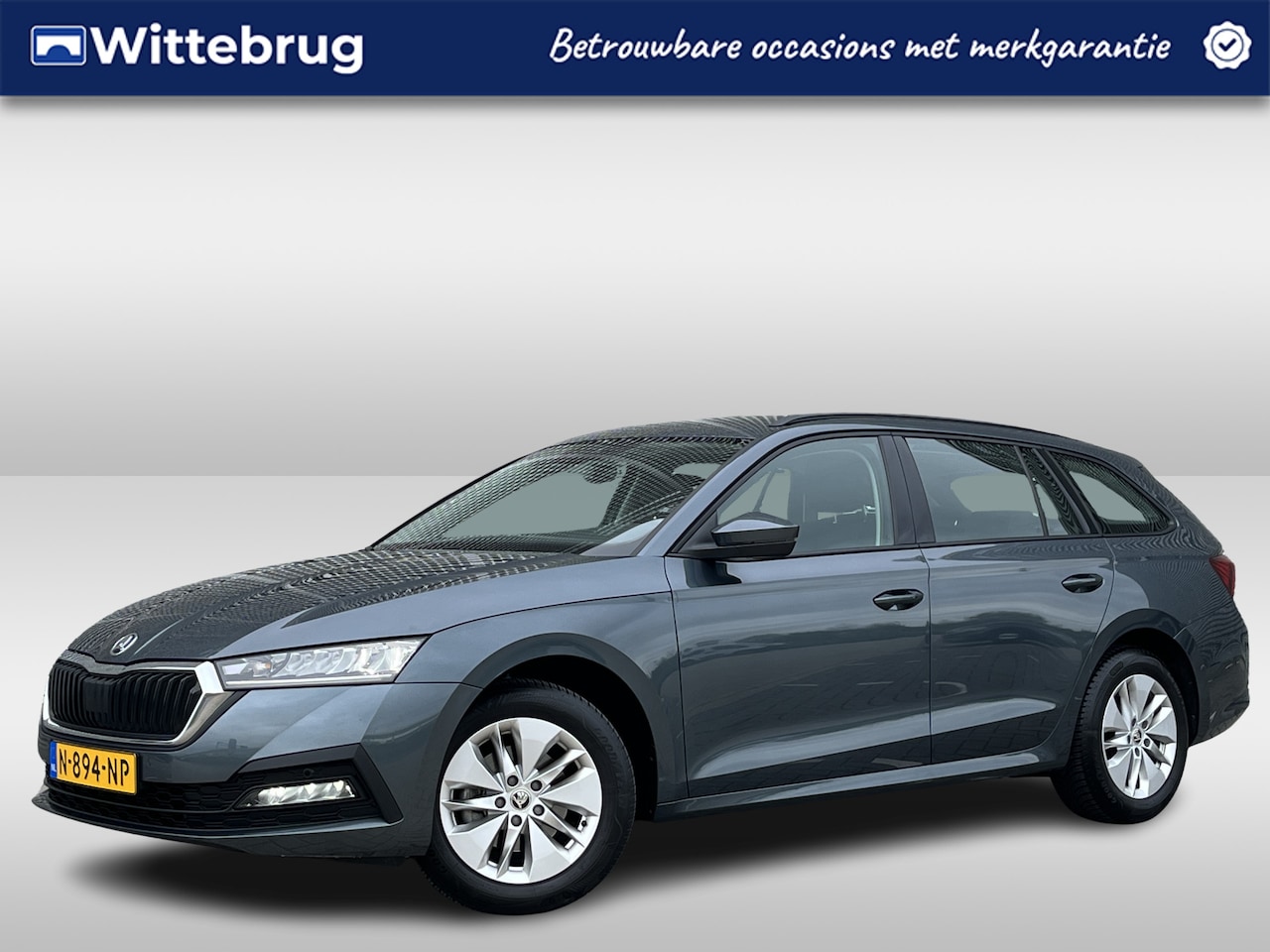 Skoda Octavia Combi - 1.0 e-TSI Business Edition / Digitiaal dashboard / App connect / Navigatie / LED / Camera - AutoWereld.nl