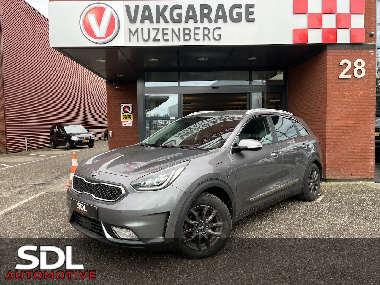 Kia Niro - 1.6 GDi PHEV DynamicPlusLine // ADAPT. CRUISE // HALF LEDER // DODEHOEK // CAMERA // NAVI+ - AutoWereld.nl