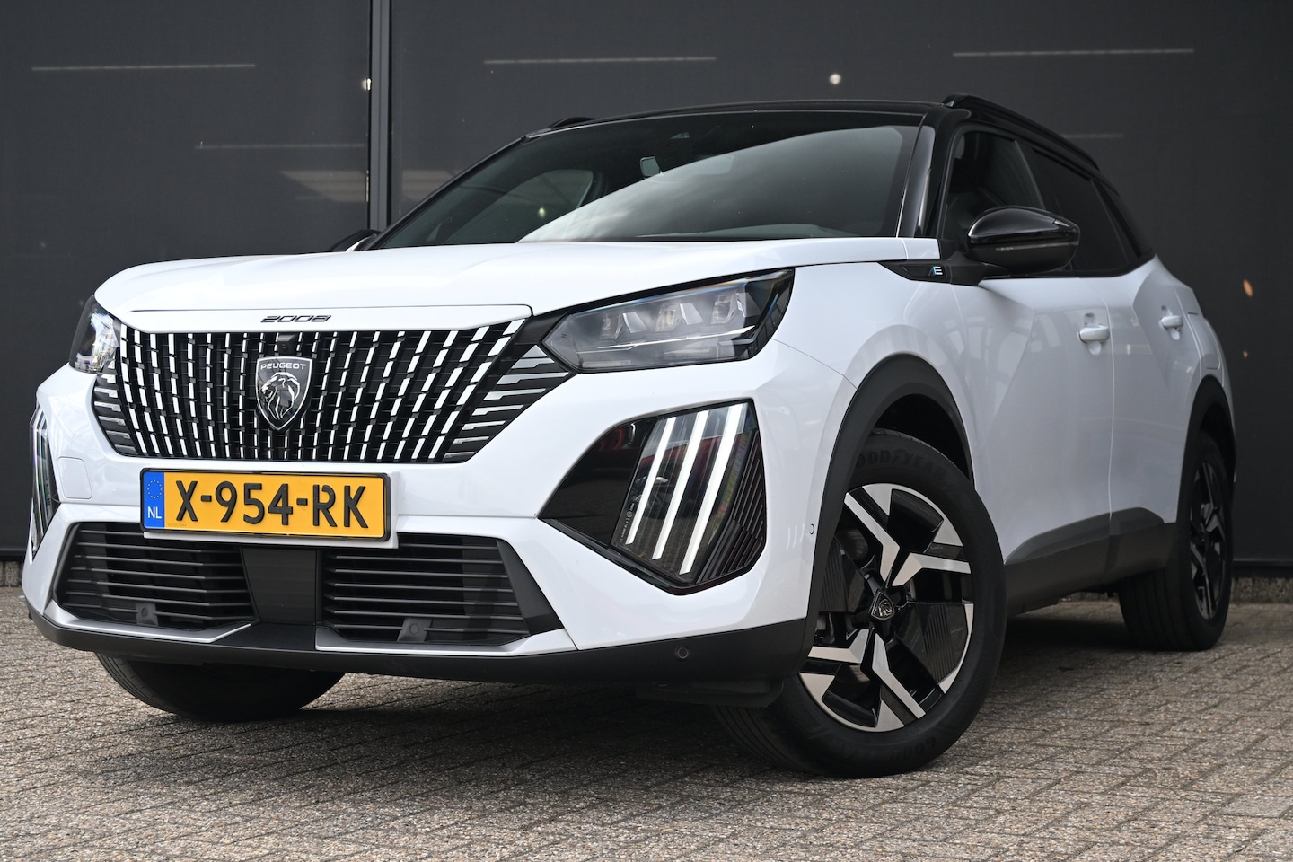 Peugeot e-2008 - EV GT 54 kWh | 360 Camera | Achteruitrijcamera | Navigatie | Keyless-Entry | Dodehoek-Dete - AutoWereld.nl