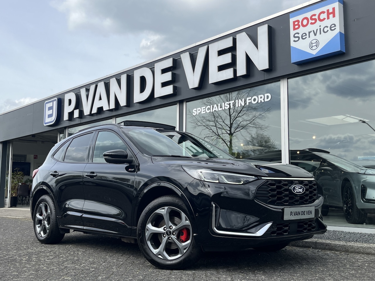 Ford Kuga - 2.5 PHEV ST-Line X 243pk e-CVT Automaat | 2317 | E-Trekhaak | Panodak | Coast-to-Coast Mat - AutoWereld.nl