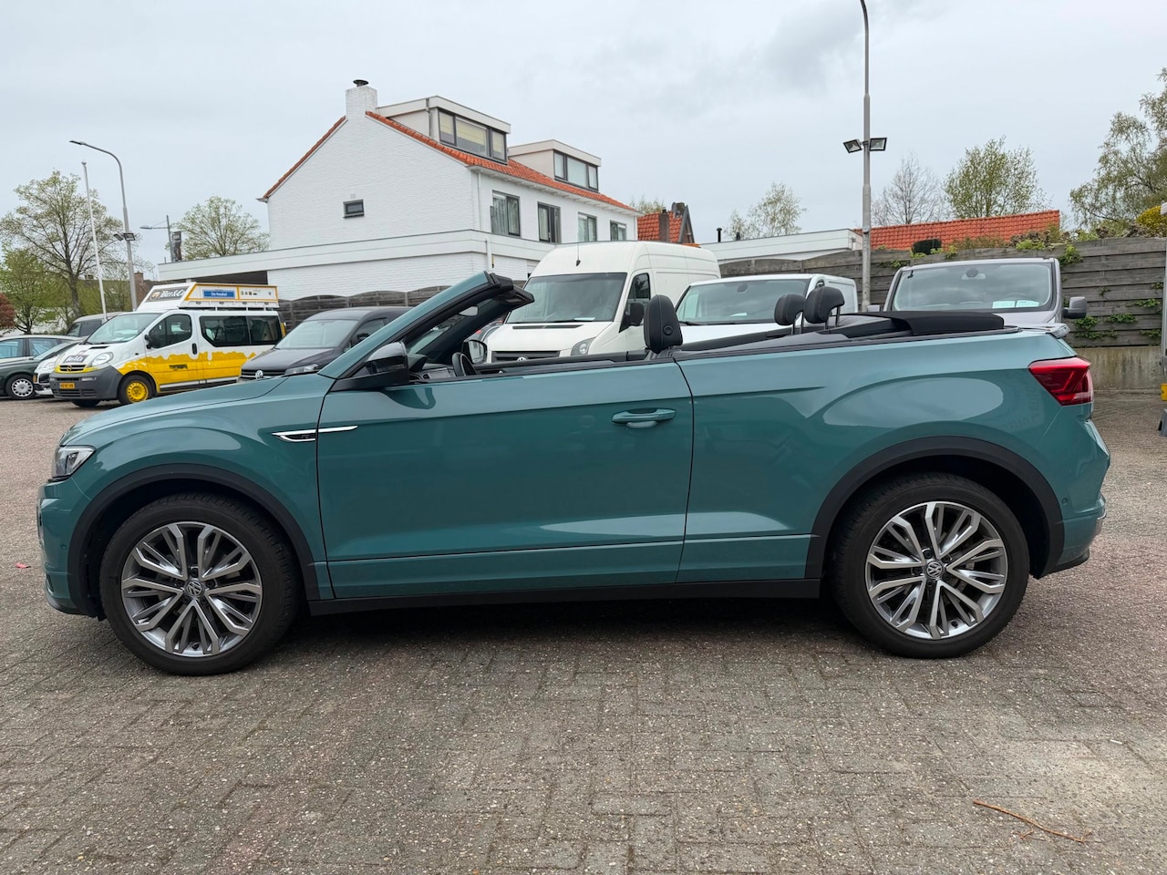 Volkswagen T-Roc Cabrio - 1.5TSI,110kw/150pk.AUT.R-Line,13062km ! - AutoWereld.nl