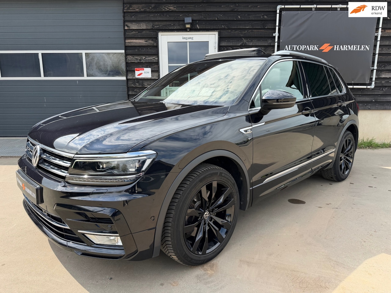 Volkswagen Tiguan - 2.0 TSI 4Motion 3X R line Pano 360° - AutoWereld.nl