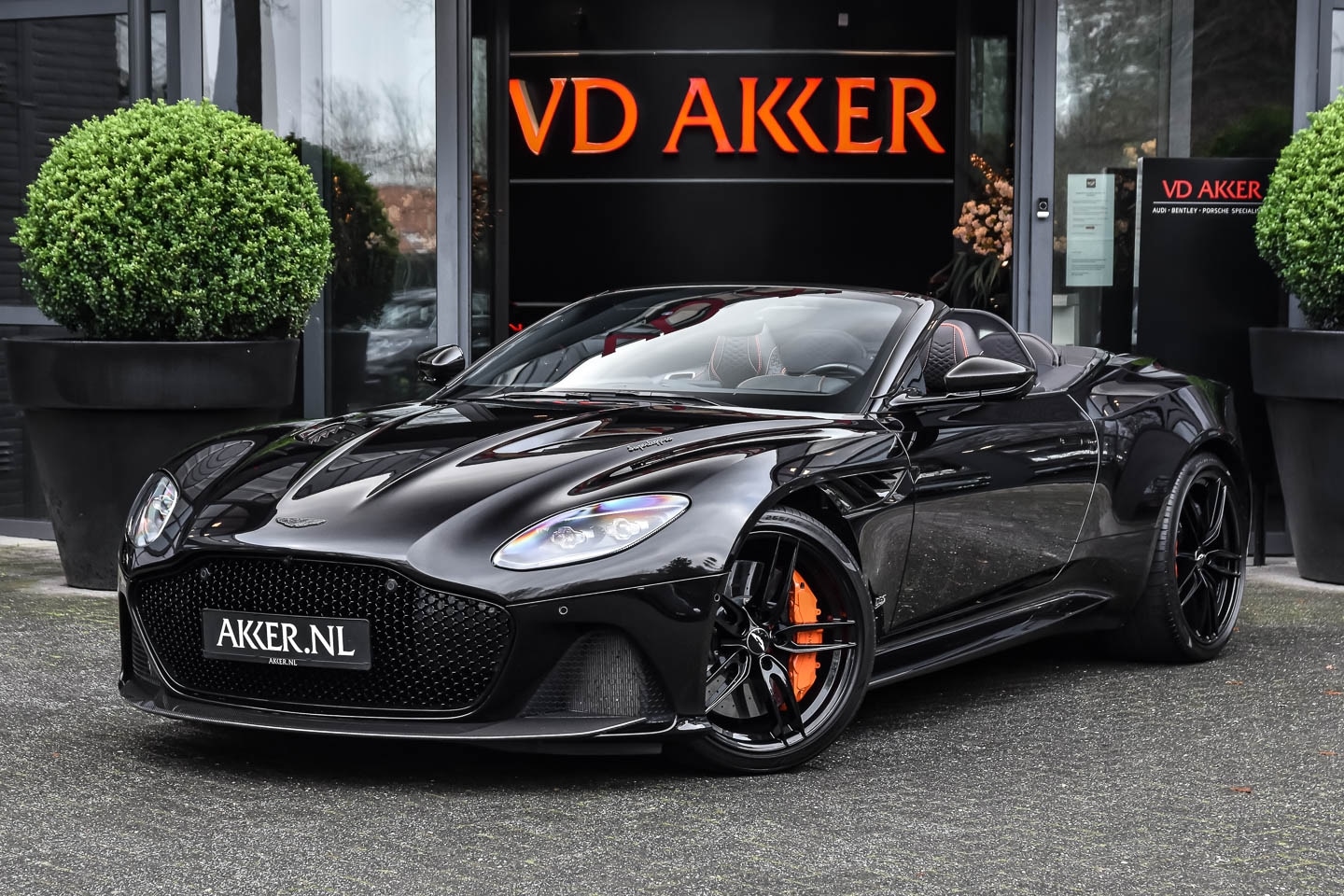 Aston Martin DBS Volante - SUPERLEGGERA NP.460K CARBON+B&O - AutoWereld.nl