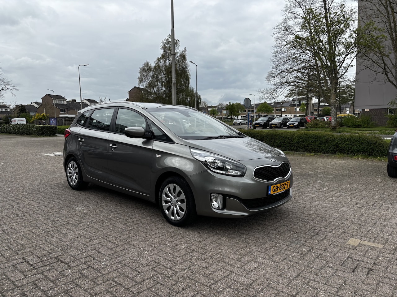 Kia Carens - 1.6 GDi ComfortLine 7p achteruitrijcamera Navi Cruise - AutoWereld.nl