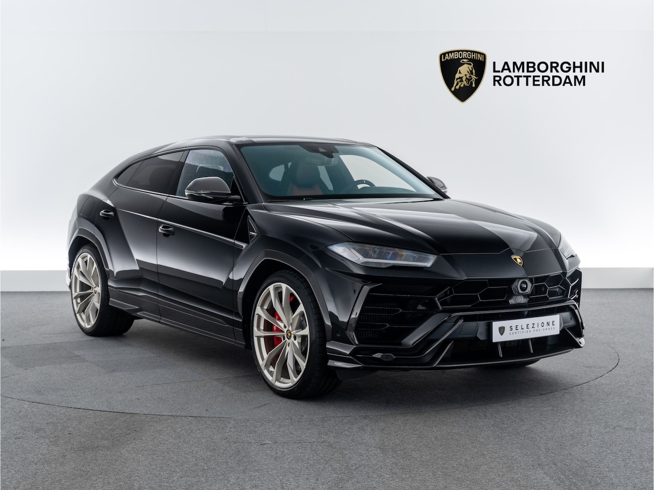 Lamborghini Urus - 4.0 V8 | Full Carbon | Rear seat entertainent | BTW - AutoWereld.nl
