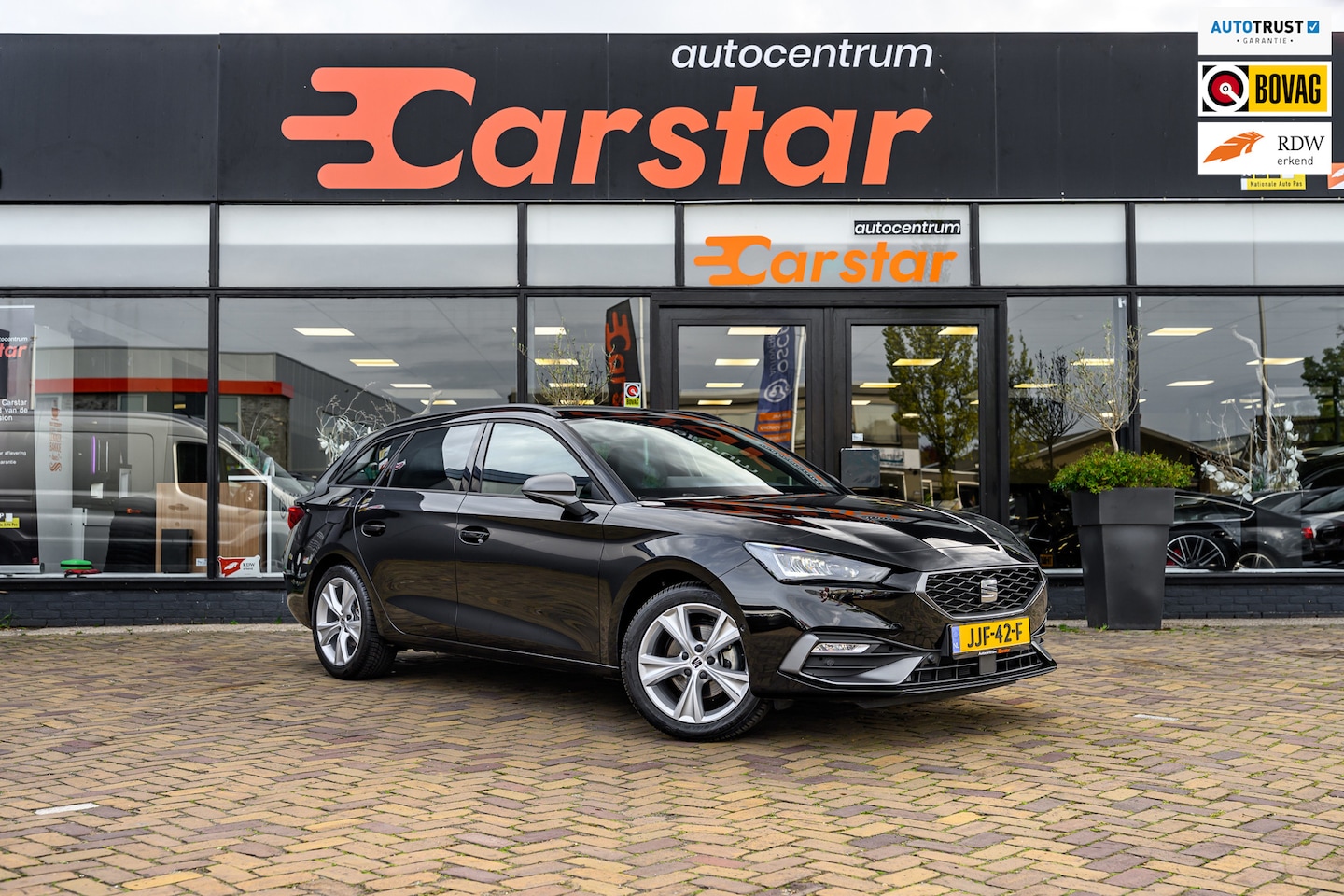 SEAT Leon Sportstourer - Sportstourer|Camera|Sfeer|Car-Play 1.5 eTSI FR Business Intense - AutoWereld.nl