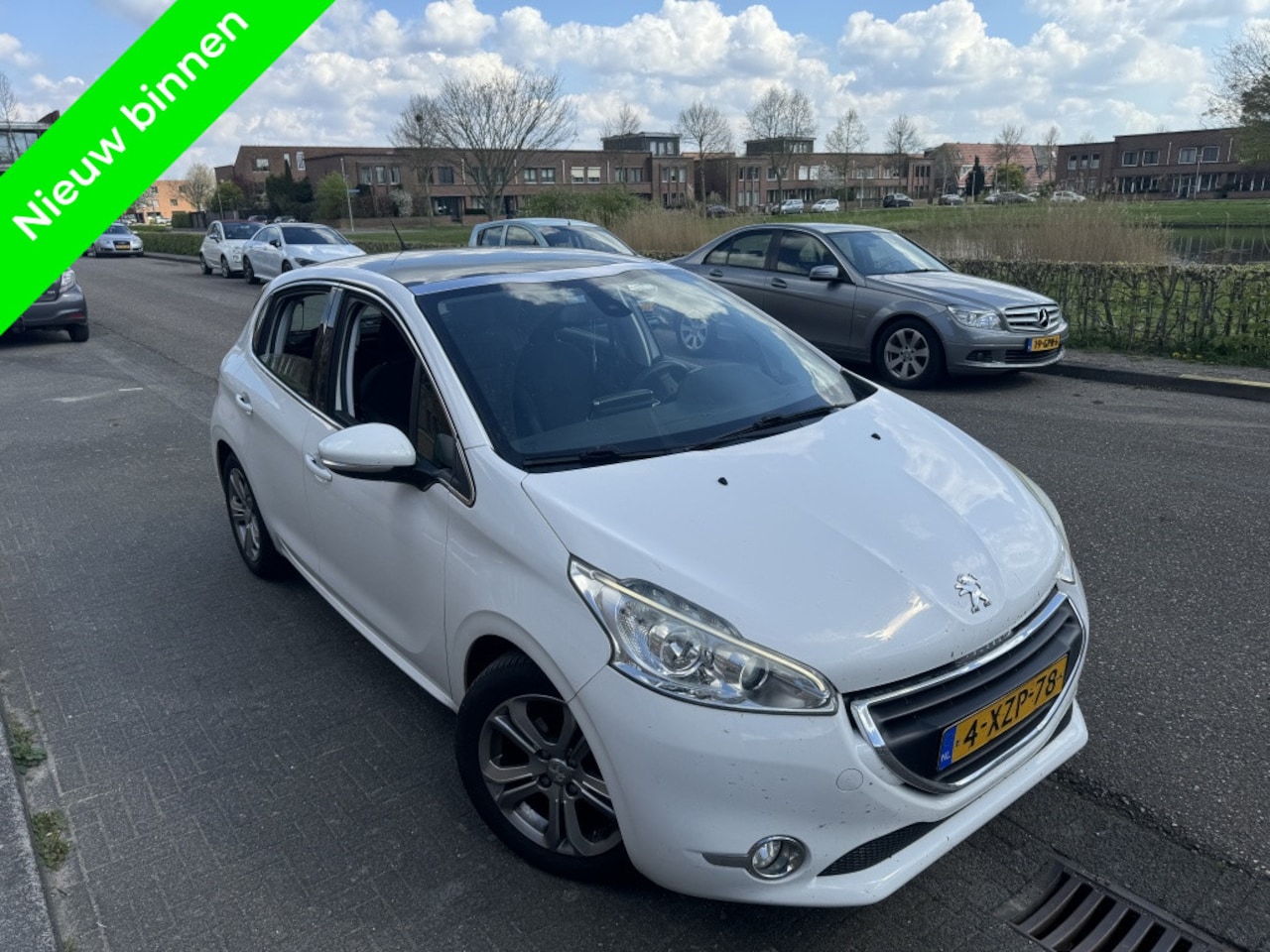 Peugeot 208 - 1.6 e-HDi Allure Pano Clima Sensor Full Netjes - AutoWereld.nl