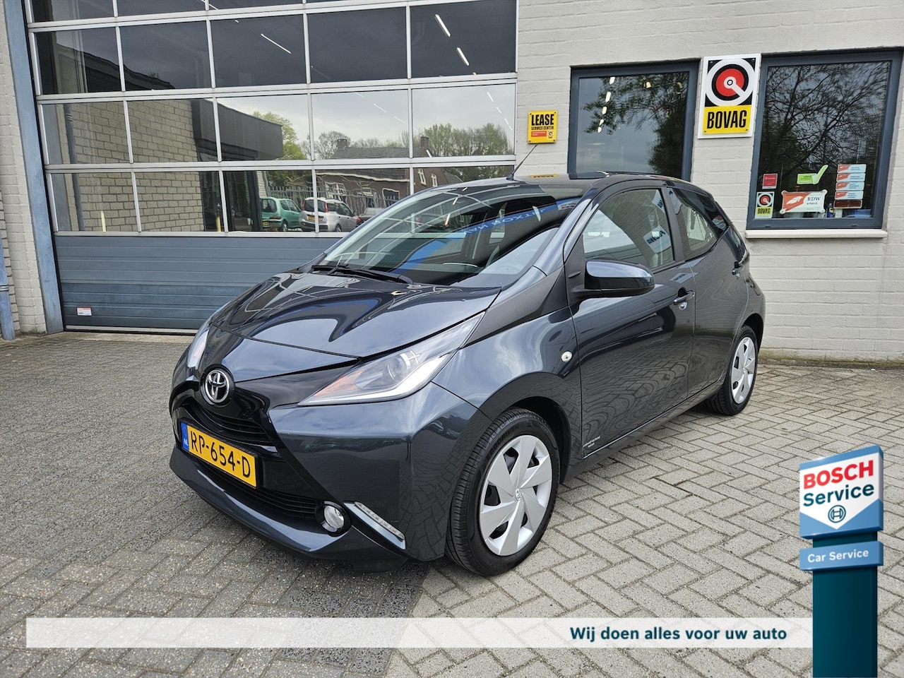 Toyota Aygo - 1.0 VVT-i x-play 1.0 VVT-i 69pk X-play 5-drs - AutoWereld.nl