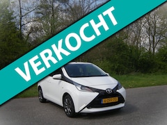 Toyota Aygo - 1.0 VVT-i x-play . 5 drs . Carplay . Cruiscontrol . Airco . Elec ramen . enz
