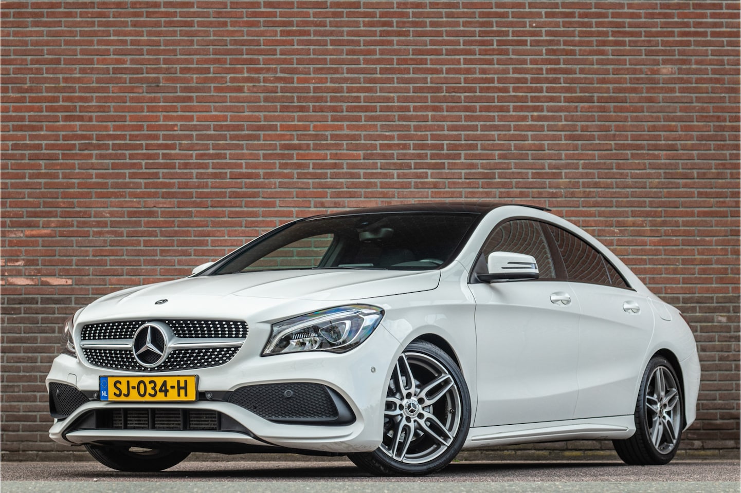 Mercedes-Benz CLA-Klasse - 180 Business Solution AMG 180 Business Solution AMG, 61.000km NAP, Panoramadak, Carplay, Stoelverwarming, Camera, Ha - AutoWereld.nl