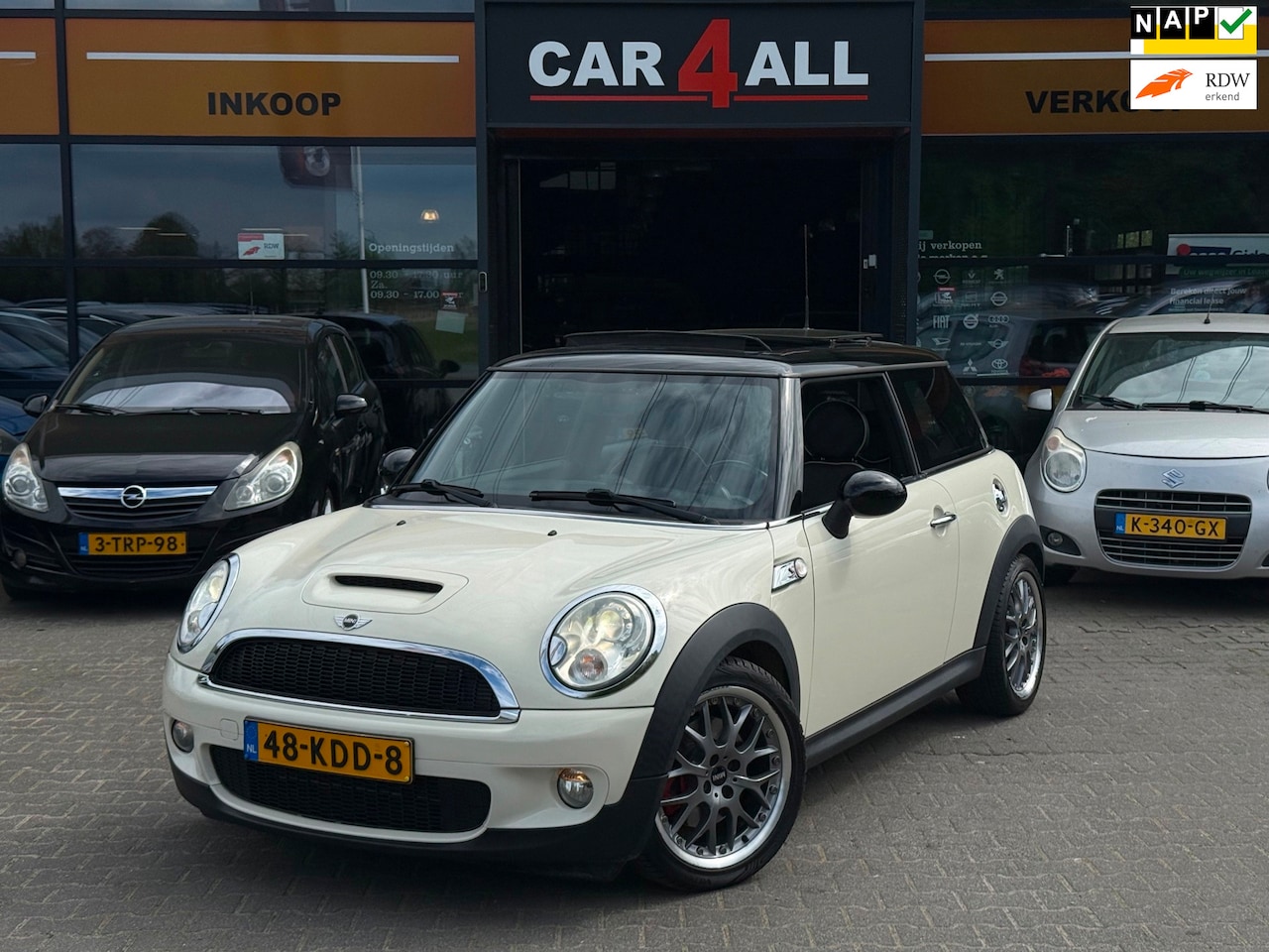 MINI Cooper S - Mini 1.6 Chili JOHN COOPER WORKS/PANO/NAVI/PDC/APK 8-4-2027 - AutoWereld.nl