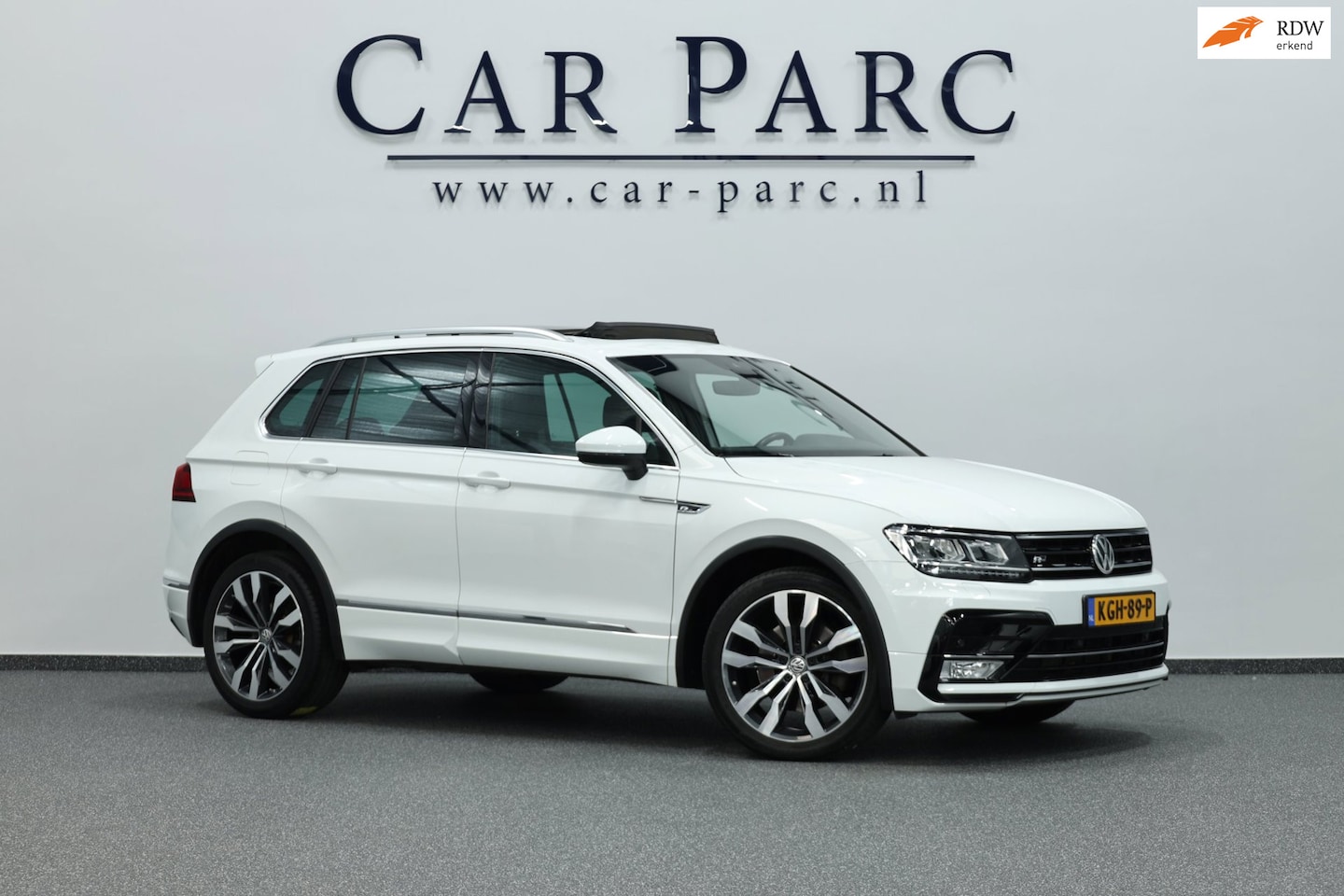 Volkswagen Tiguan - 2.0 TSI 4Motion 3x R-line LED/VIRTUAL/PANO/LEDER+S.VERWARMING+MEMORY/20" LMV/ACC/ECC/12 MN - AutoWereld.nl