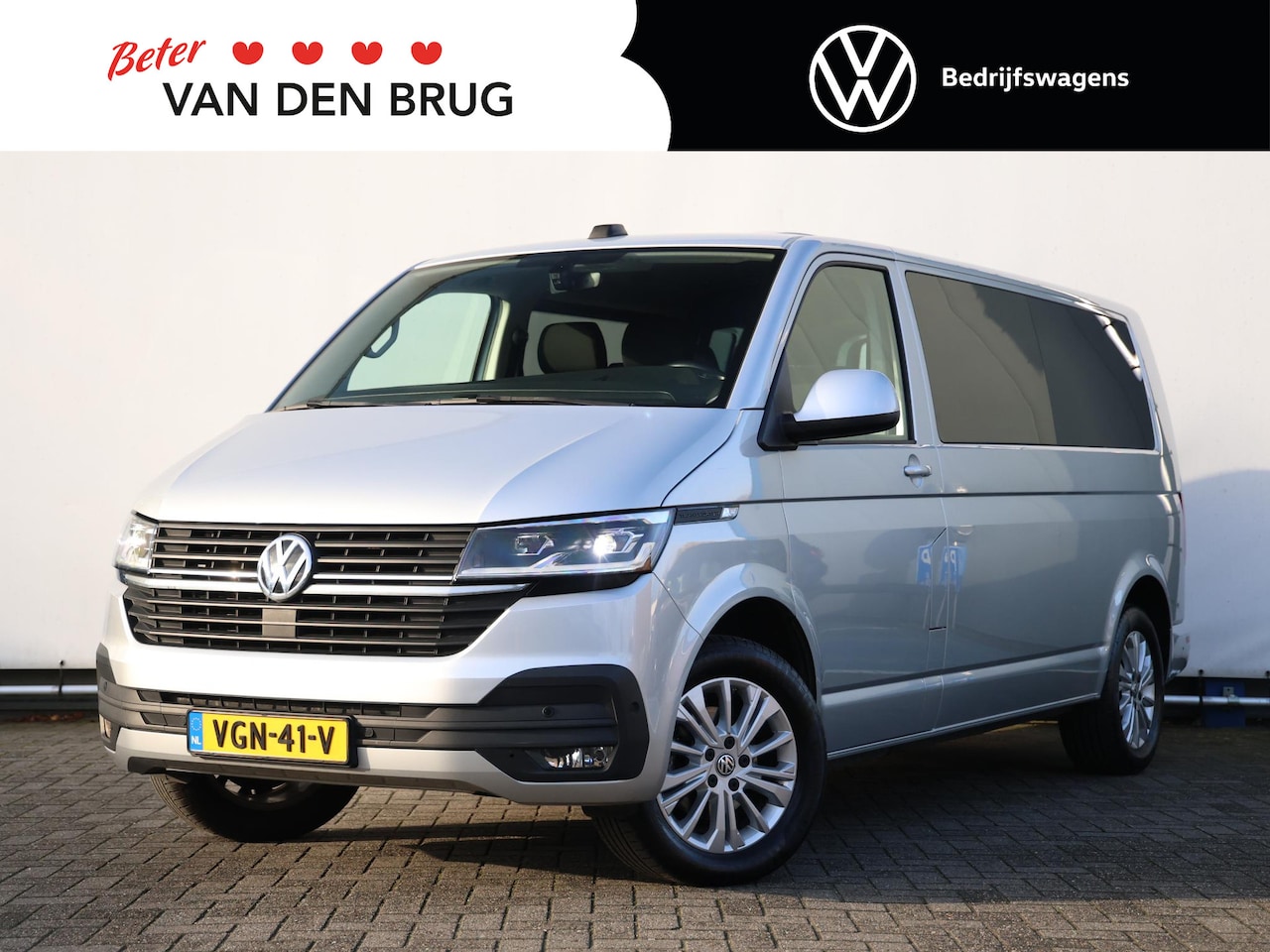Volkswagen Transporter - 2.0 TDI L2 DC Highline 150pk Automaat | Navi | Adaptive cruise control | App-Connect | Cam - AutoWereld.nl