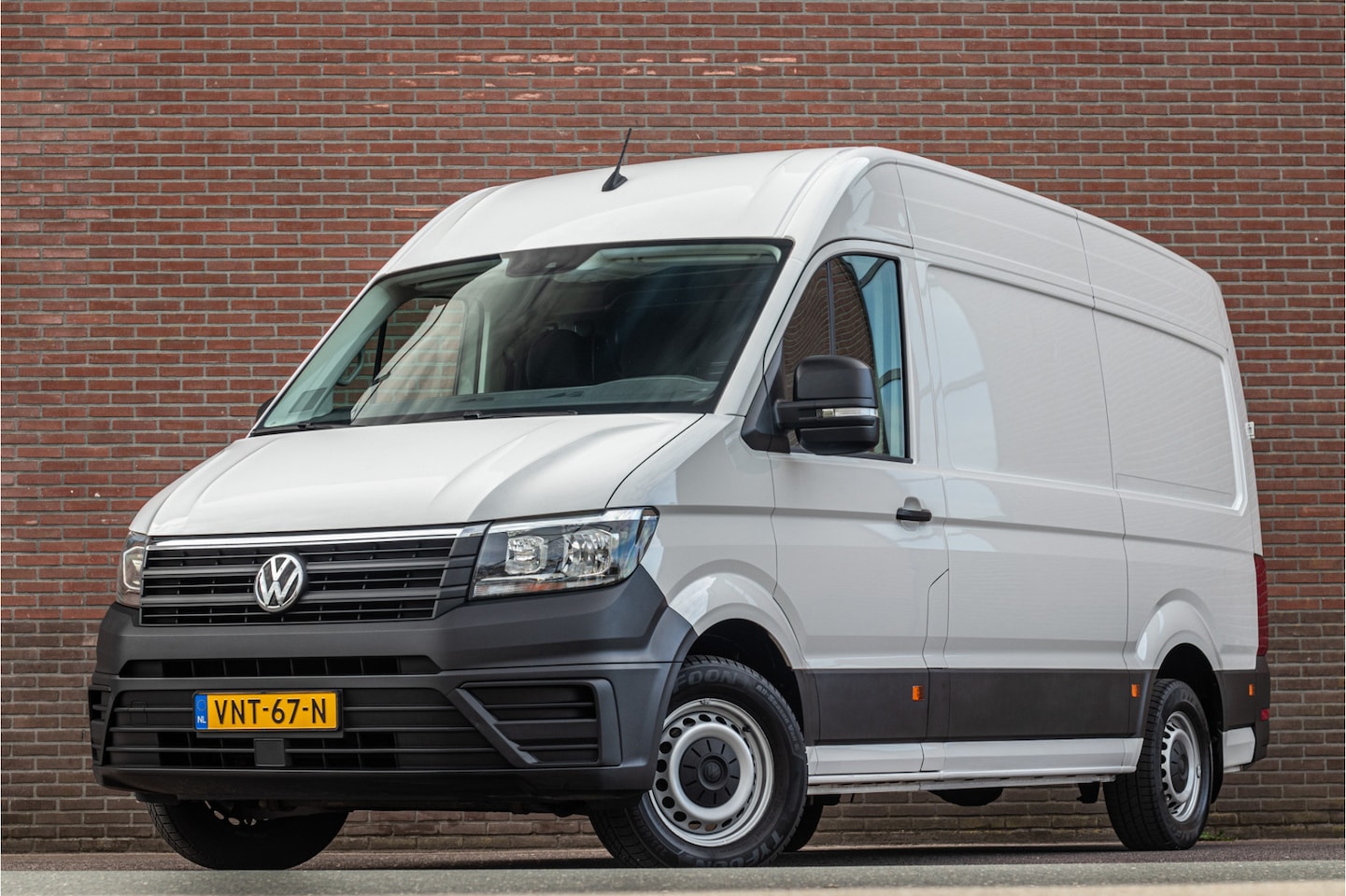 Volkswagen Crafter - 2.0 TDI 140pk L3H2, 78.000km NAP, Carplay, Camera, Trekhaak, Airco, Cruise control, Blueto - AutoWereld.nl
