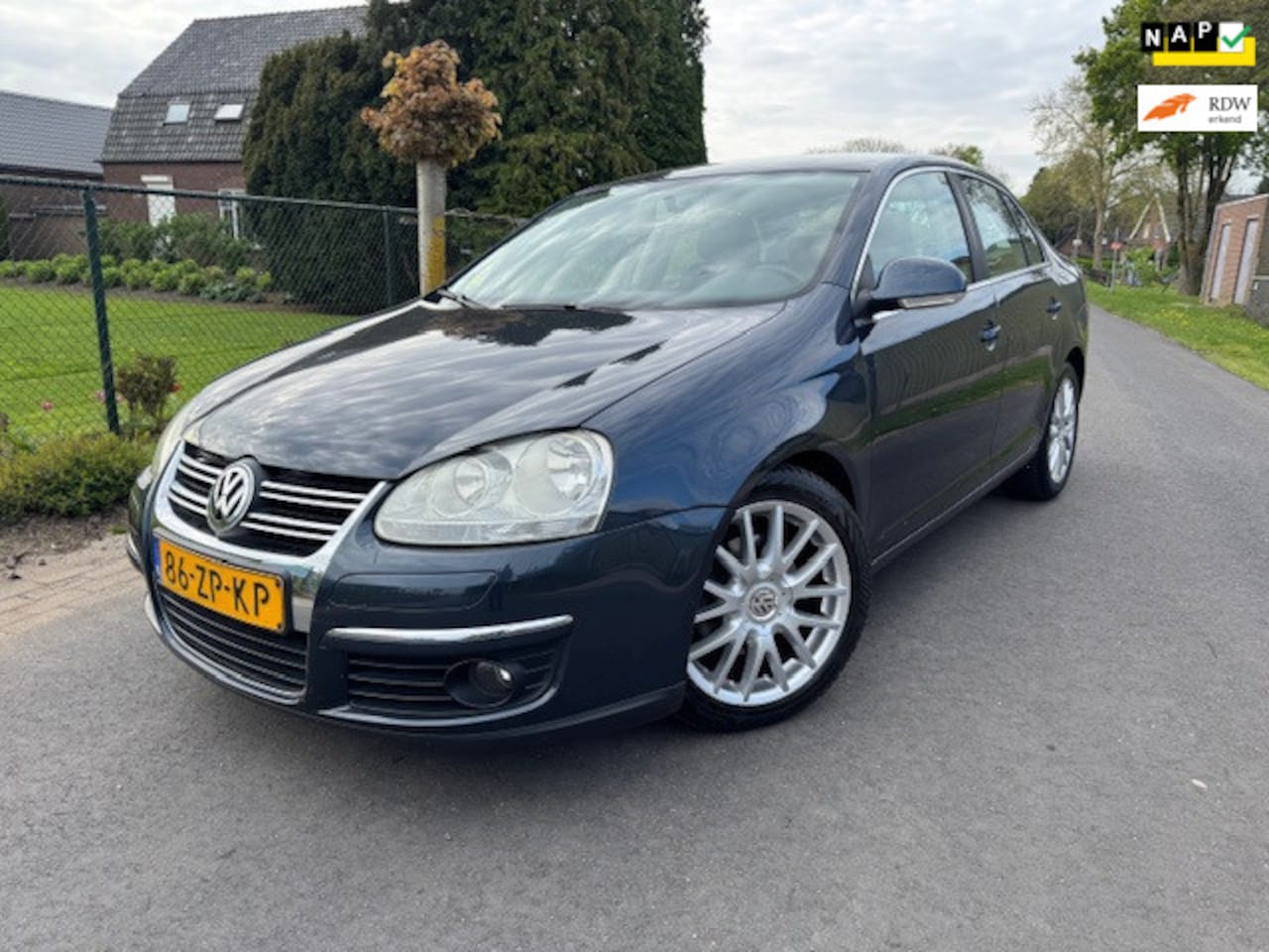 Volkswagen Jetta - 1.4 TSI Sportline AIRCO / CRUISE / LM VELGEN / TREKHAAK - AutoWereld.nl