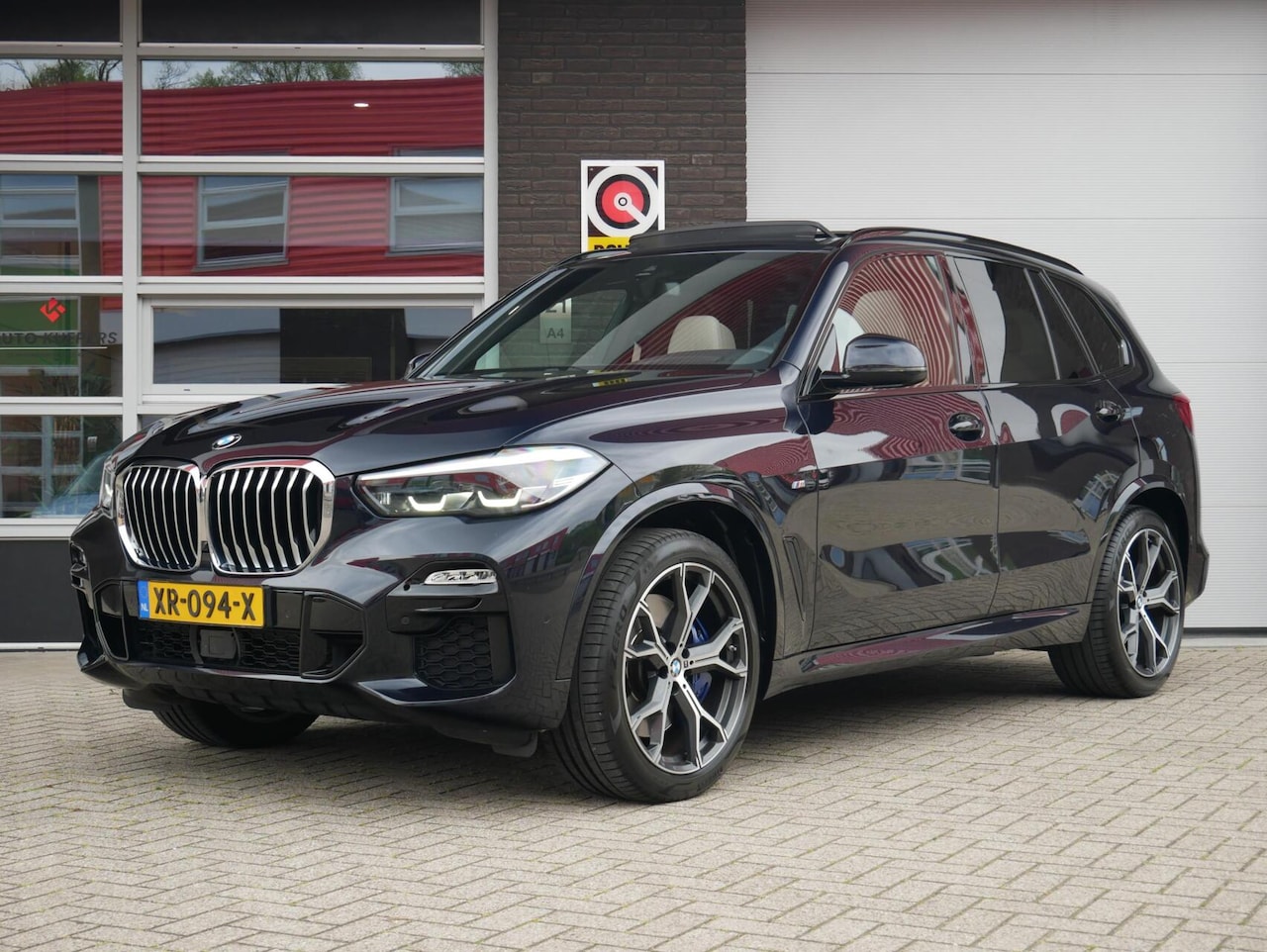 BMW X5 - xDrive40i M Sport High Executive NL Auto| 2e Eigenaar| Trekhaak - AutoWereld.nl