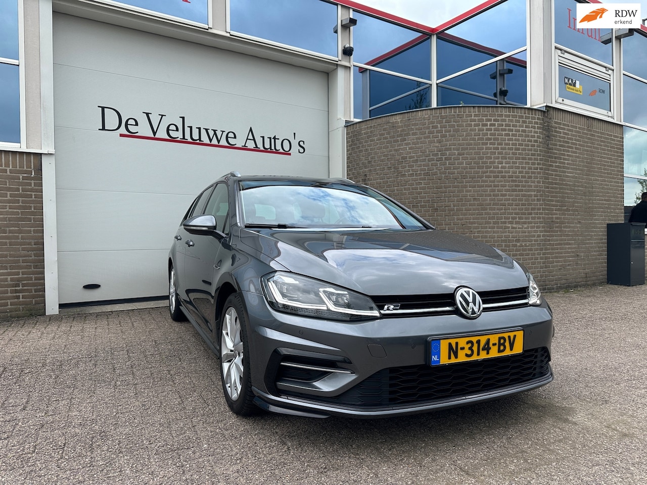 Volkswagen Golf - 1.4 TSI Highline Business R|Carplay|Trekh - AutoWereld.nl