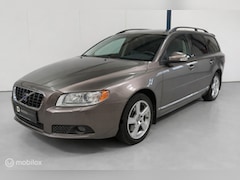 Volvo V70 - 2.5T Momentum AUTOMAAT / LEER / TREKHAAK