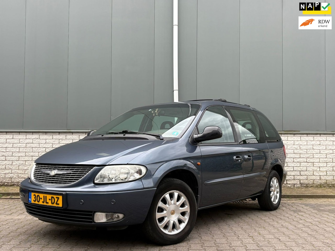 Chrysler Grand Voyager - 3.3i V6 LX-Airco-NWE APK-Cruise-Automaat-7 personen - AutoWereld.nl