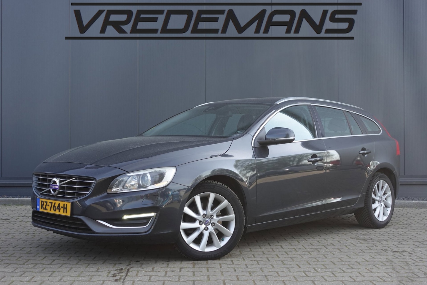 Volvo V60 - 2.0 D4 Summum 2.0 D4 Summum - AutoWereld.nl
