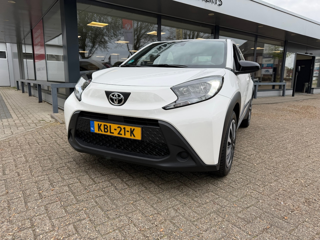 Toyota Aygo X - 1.0 VVT-i MT play 1.0 VVT-i MT Play, Rijklaarprijs / 12 mnd Bovag garantie - AutoWereld.nl