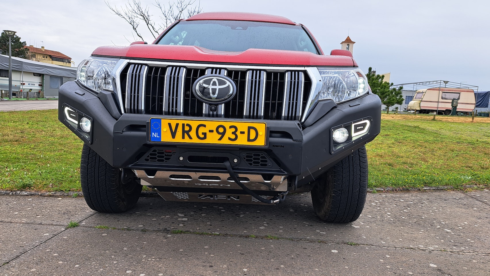 Toyota Land Cruiser - 2.8 D-4D-F Challenger High Roof Blind Van Twin drawer system met fridge slider. Lifepo4 accu, lier, winchbumper - AutoWereld.nl