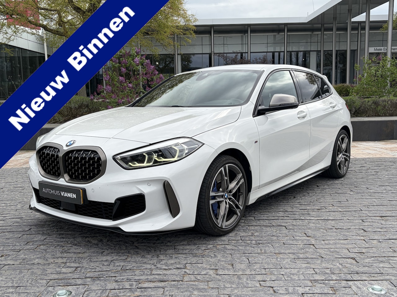 BMW 1-serie - M135i xDrive High Executive Edition / Head up / Driving Assistant / leder - AutoWereld.nl
