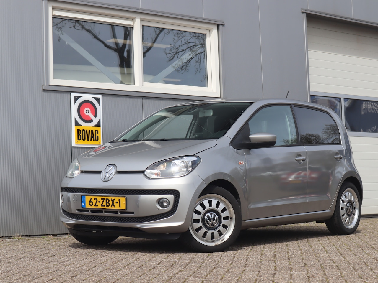 Volkswagen Up! - 1.0 high up! 75PK BlueMotion / Navi / Cruise / Parkeersensoren / Bluetooth / Airco - AutoWereld.nl