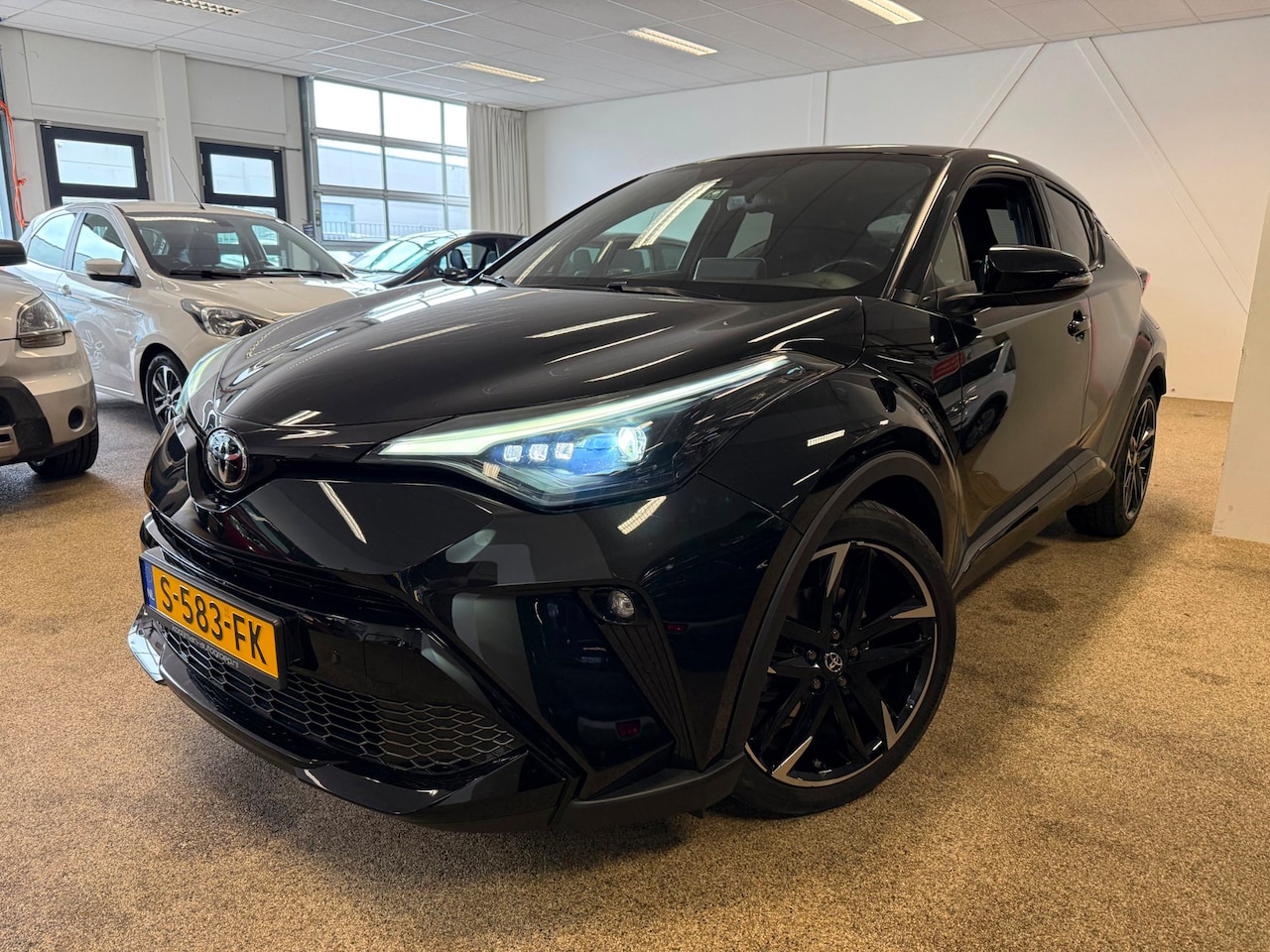 Toyota C-HR - 2.0 Hybrid GR-Sport | Carplay | Trekhaak - AutoWereld.nl