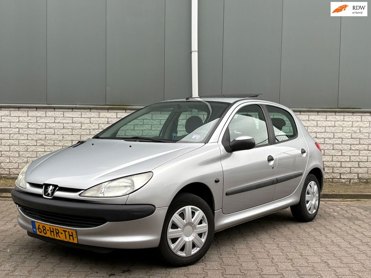 Peugeot 206 - 1.4 XT-Automaat-Dakje-NWE distributieriem,beurt en APK - AutoWereld.nl