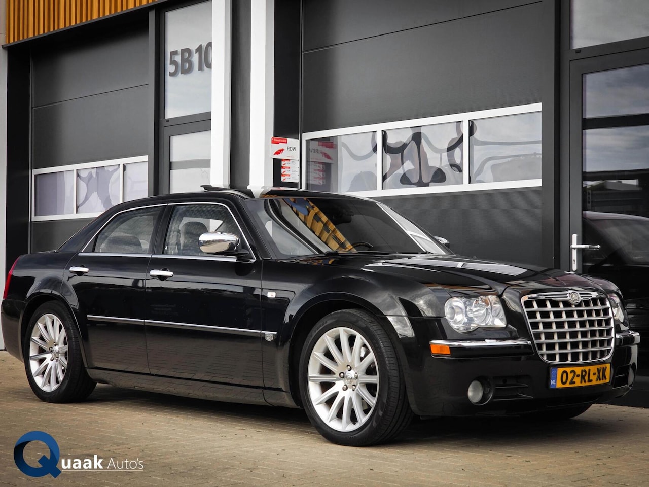 Chrysler 300C - 5.7 V8 HEMI | PANO | BOSTON AUDIO | LEER | 20" VELGEN | 2e EIGENAAR - AutoWereld.nl