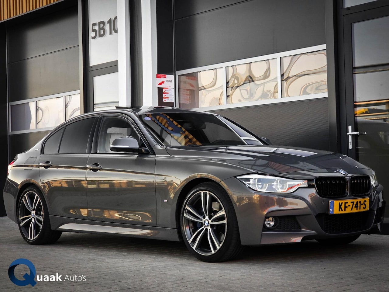 BMW 3-serie - 330e M-Sport Individual | H&K | PANO | CARPLAY | MEMORY | KEYLESS | 270° CAMERA | CHAMPAGN - AutoWereld.nl